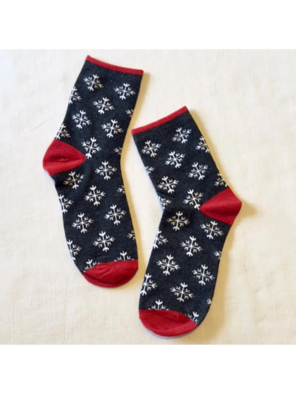 Christmas Socks Womens One Size 5 Pair Festive Holiday Bundle Crew Novelty